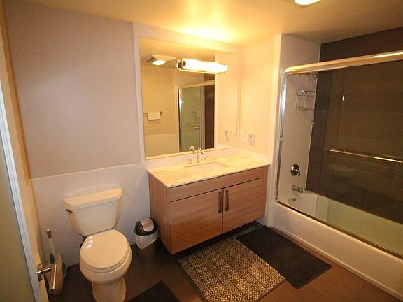 3rd image of 555 4th St Unit 523