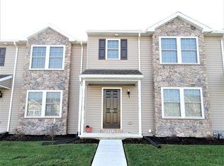 318 Meadow View Dr, Myerstown, PA 17067