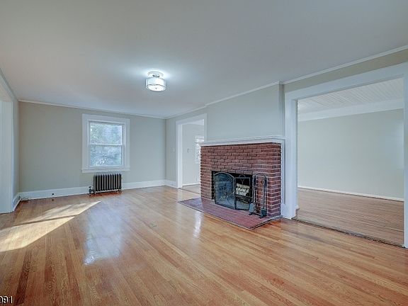 5th image of 151 Gregory Ave