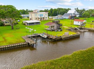 1034 Mallard Bay Rd, Hampstead, NC 28443