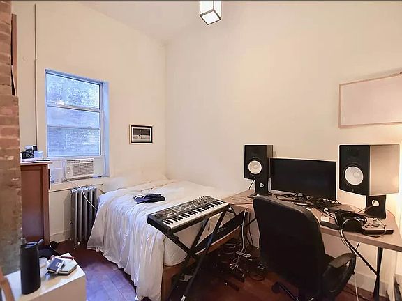 4th image of 1069 Bedford Ave APT 1B