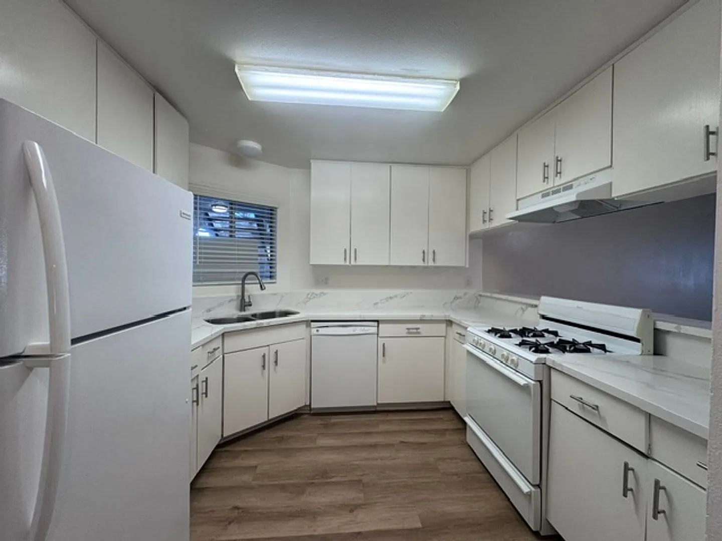 1061 Dawson — Photo 1