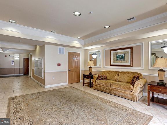 4th image of 5900 Whaleboat Dr #405