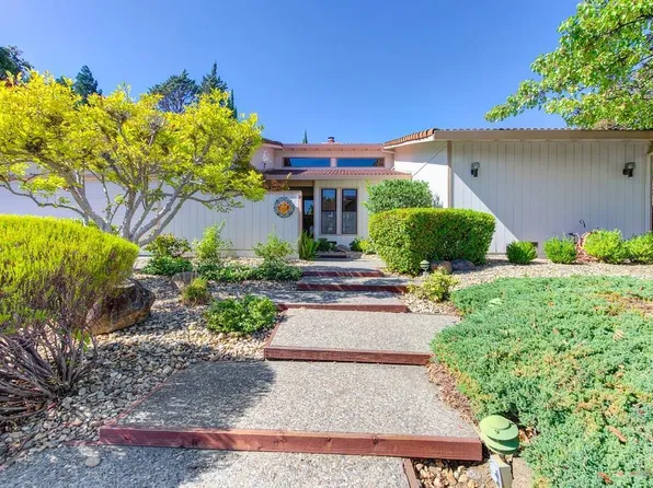 166 Hillview Dr, Vacaville, CA 95688