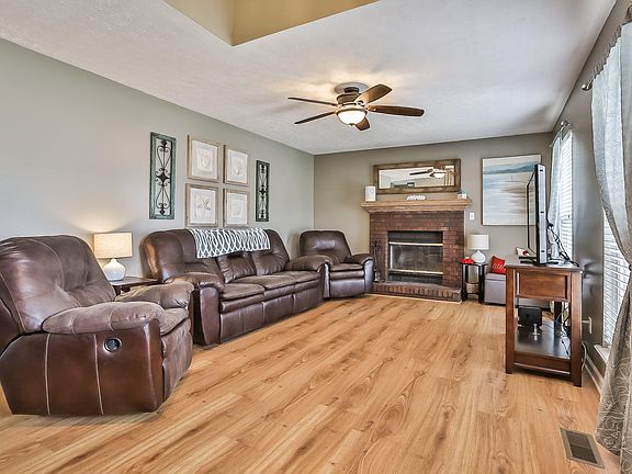 3rd image of 45 Woodfield Ct