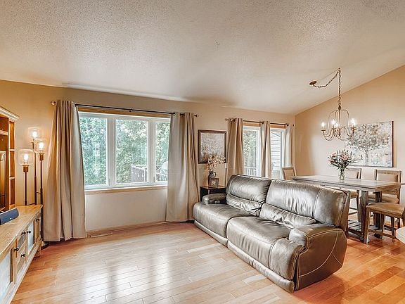 5th image of 7960 Meadowood Dr