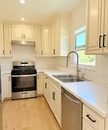 2nd image of 441 1/2 W Lexington Dr