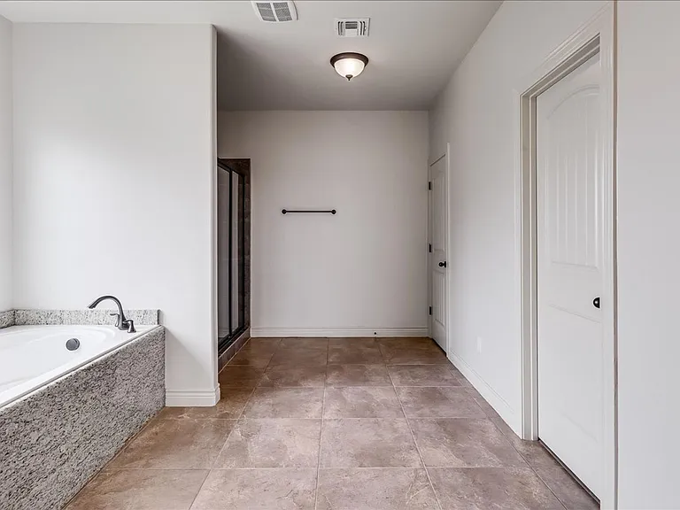 6241 Lago Vista Dr — Photo 44