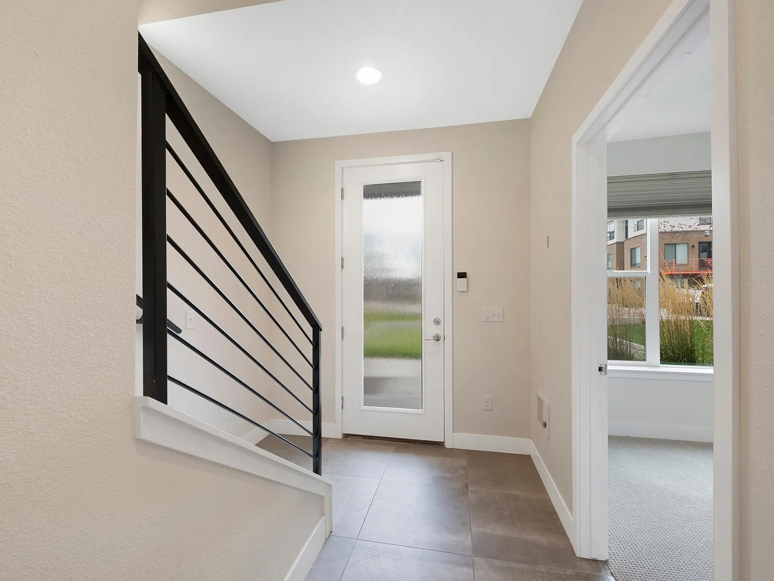 3 bed, 1636 sqft, $2,995 — Photo 2
