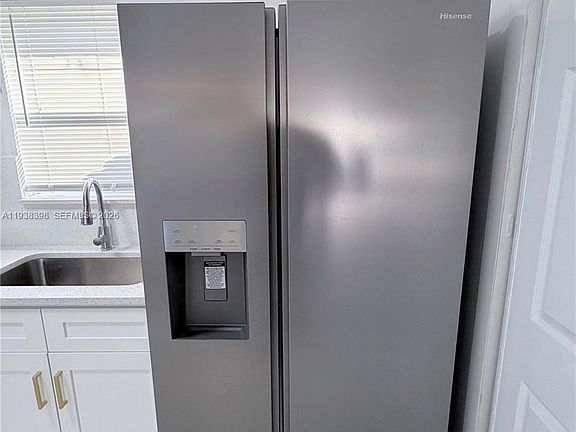 4th image of 133 SE 2nd Ave APT 2