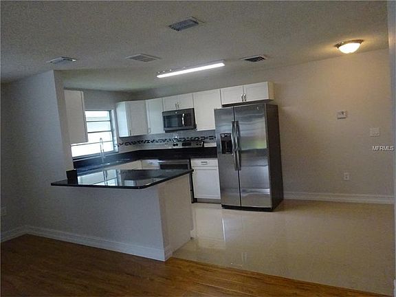 4th image of 3258 Kew Gardens Ln