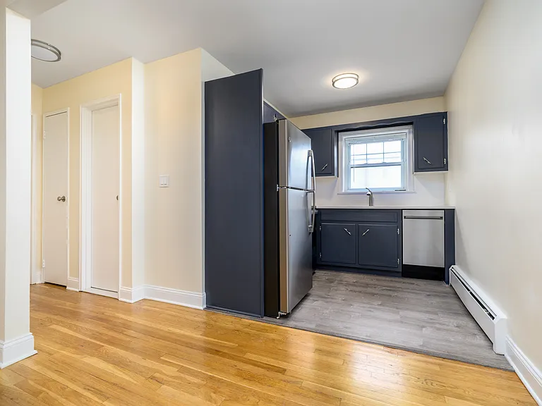 470 Glenbrook Rd #2I — Photo 5