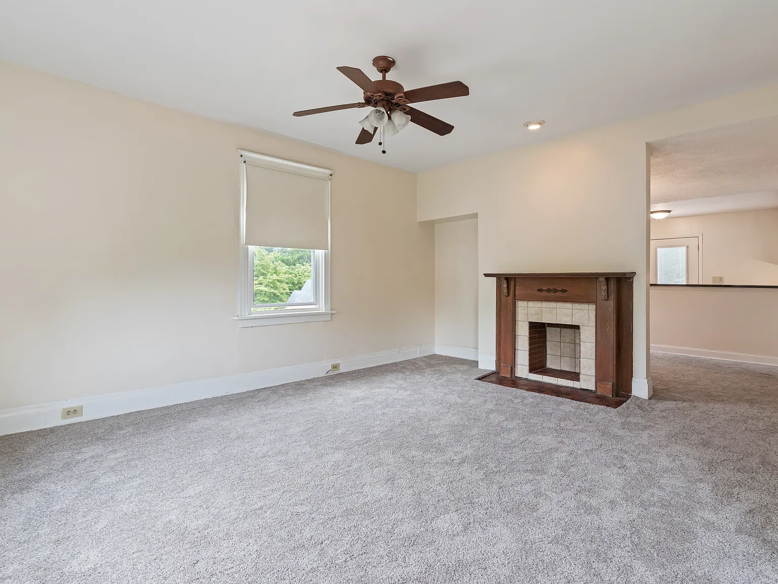 Beautiful two bedroom one bath duplex — Photo 4