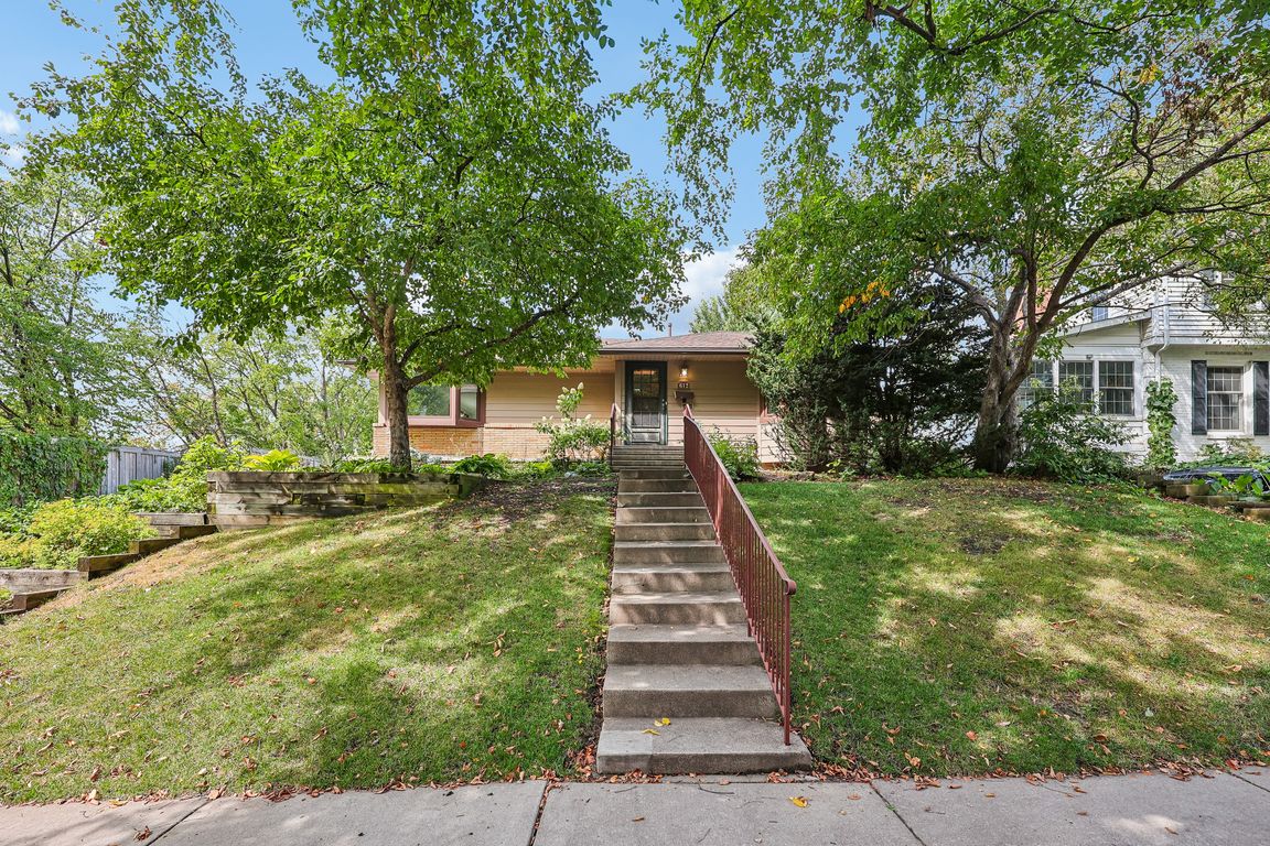 Russell Ave-S2708-001.jpg