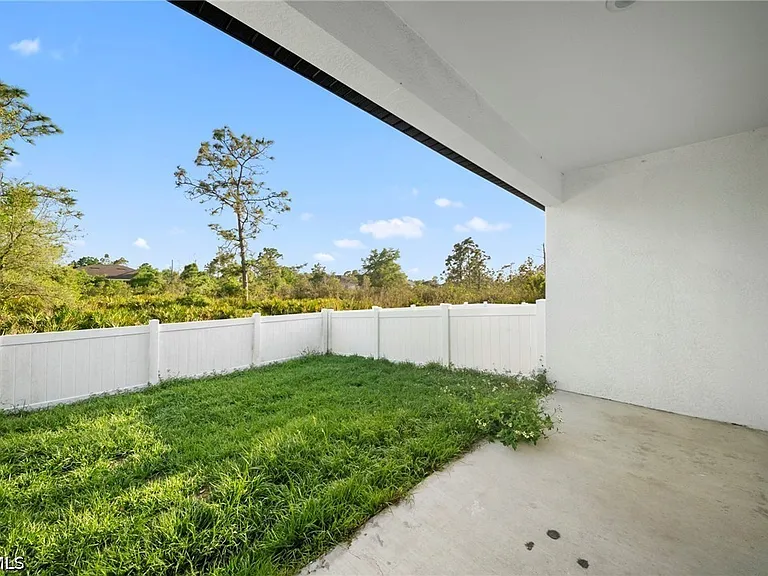 26481 Sandhill Blvd — Photo 24