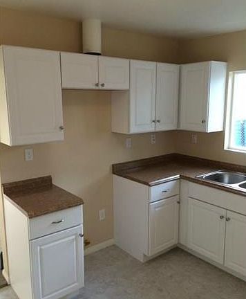 4th image of 1658 E 111th Pl