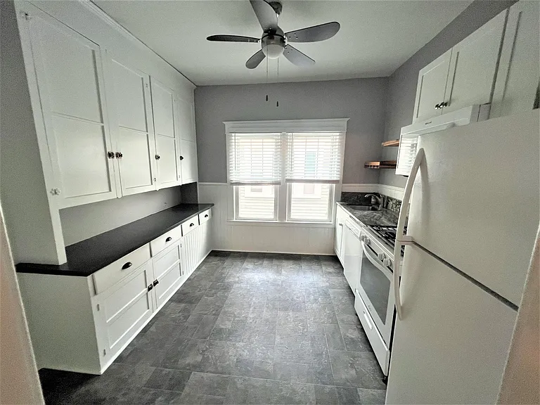 373 Linden Ave — Photo 6