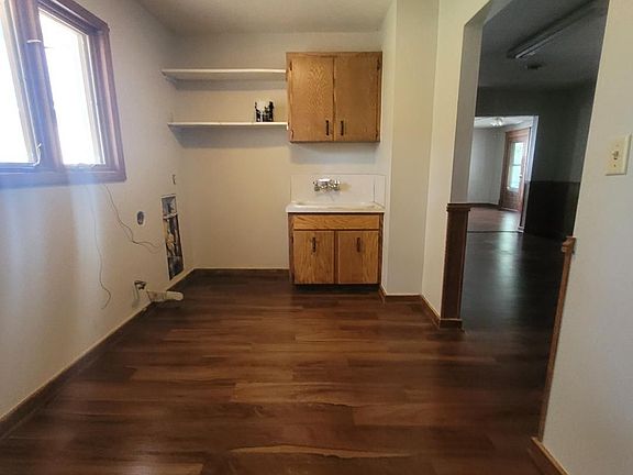 5th image of 618 E 7th St