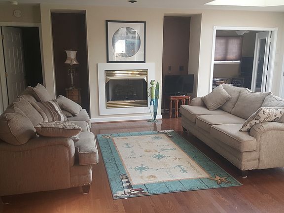 Living rm with Gas Fireplace