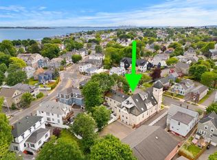 143 Burrill St #102, Swampscott, MA 01907