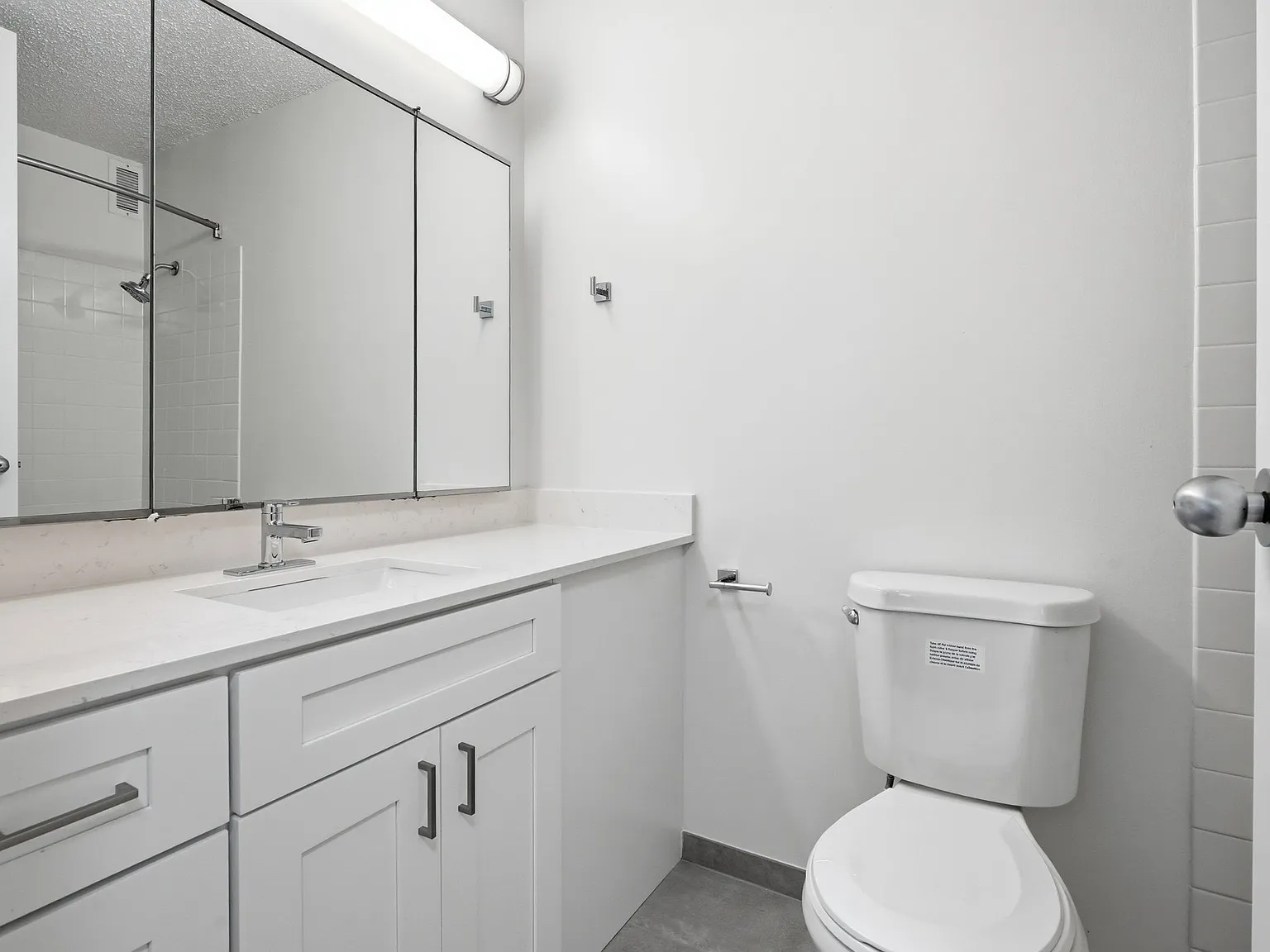 Lakeshore East 1-Bedroom Convertible - On The River — Photo 4