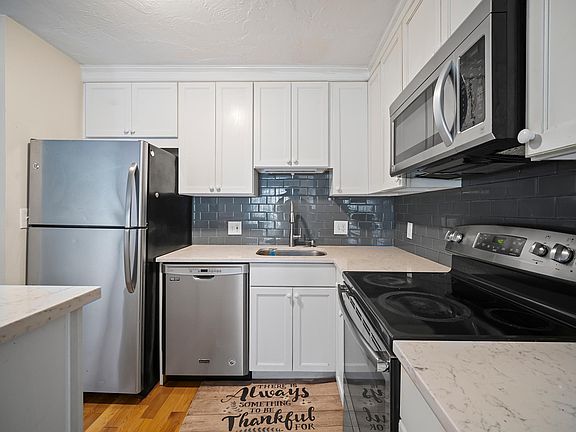 3rd image of 148 Quincy Shore Dr Unit 31