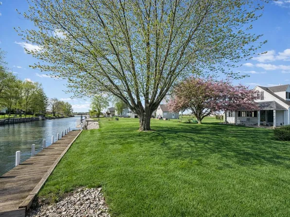 91 S Nancy Dr, Port Clinton, OH 43452