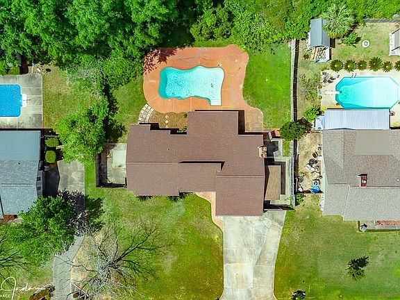 4th image of 203 Loyola Dr