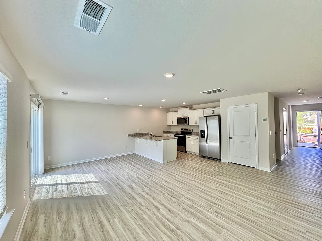 4 bed, 1554 sqft, $2,000 — Photo 2