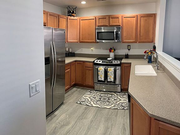 5th image of 27987 Hopkins Dr #1