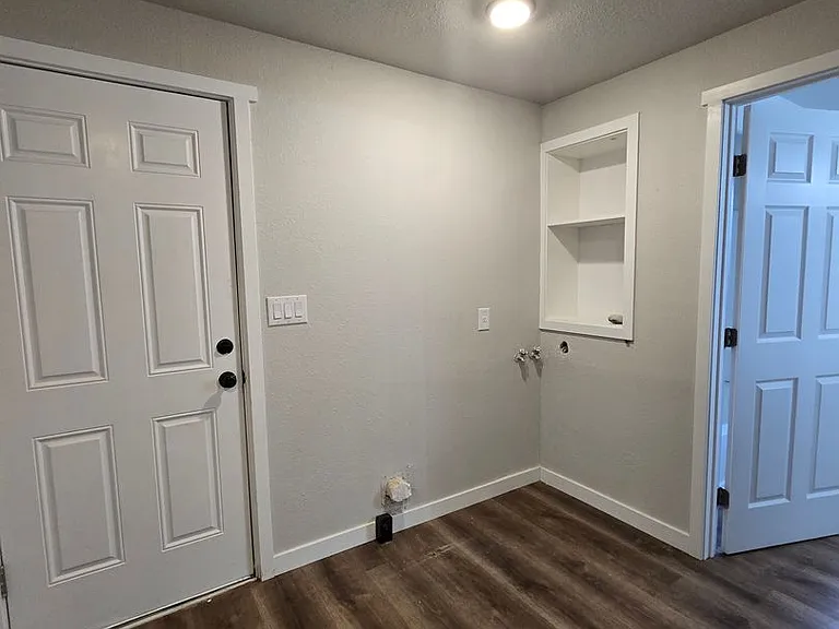 Oak Street Fourplex — Photo 14