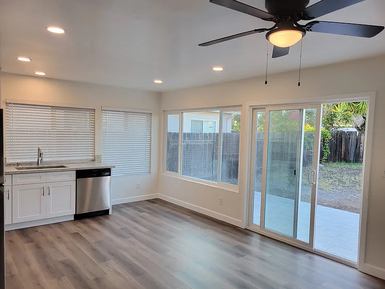 7756 Embry Ct — Photo 2