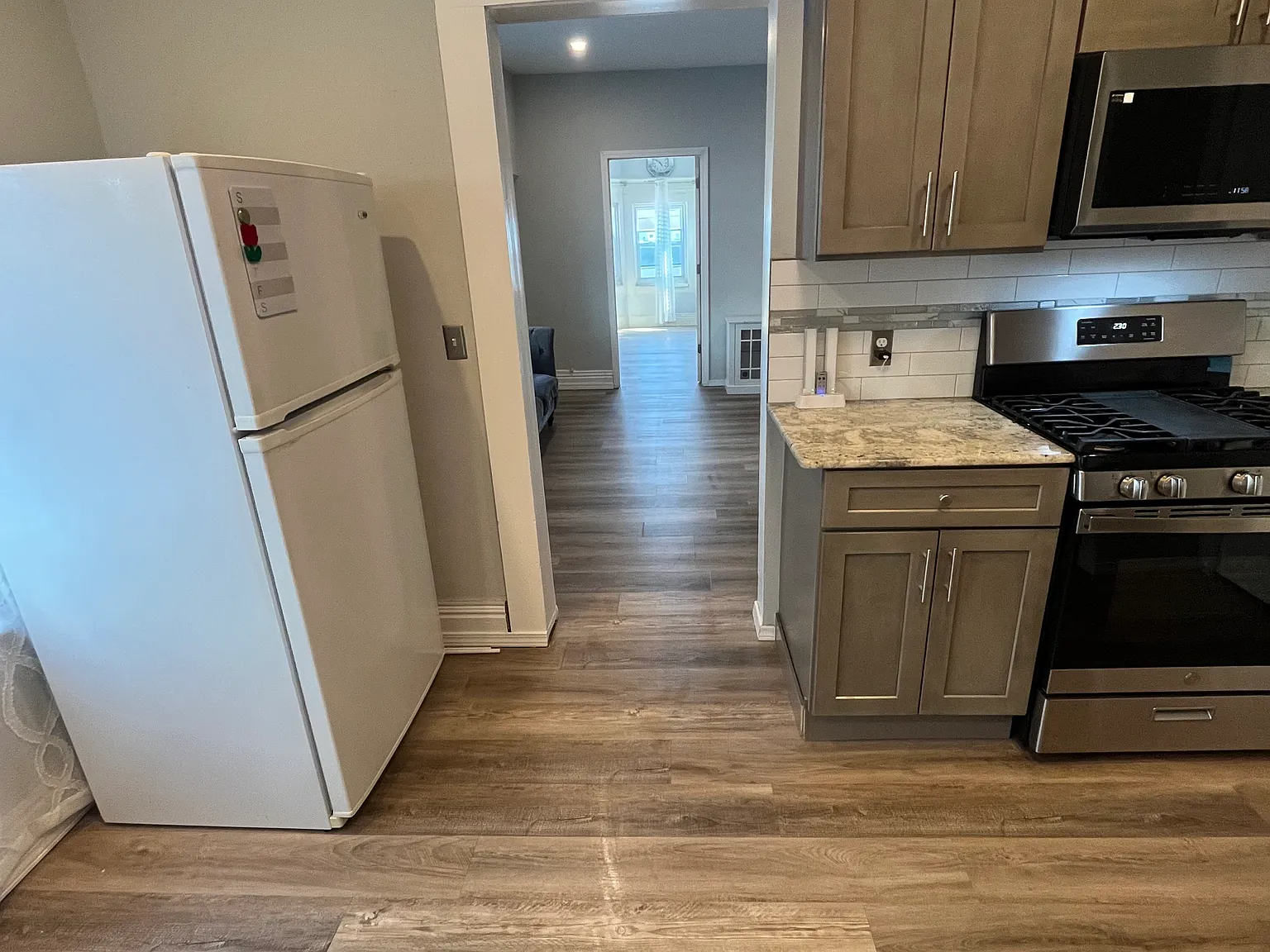 3 bed, $1,400 — Photo 3