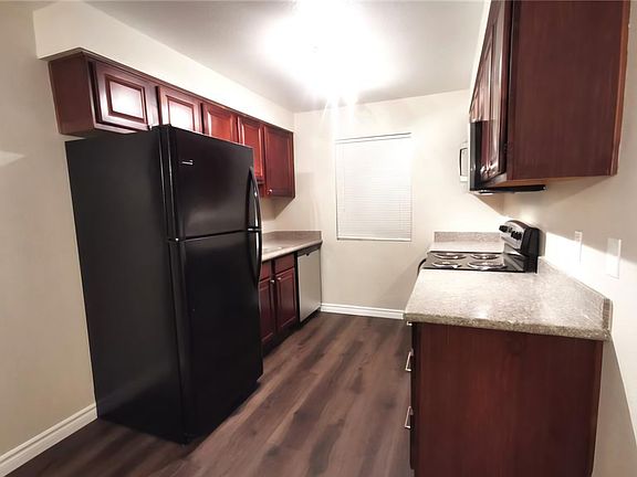 4th image of 4400 Sandy River Dr Unit 16