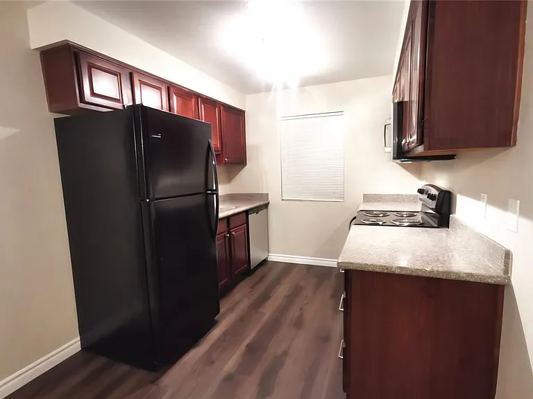 4400 Sandy River Dr #16 — Photo 4