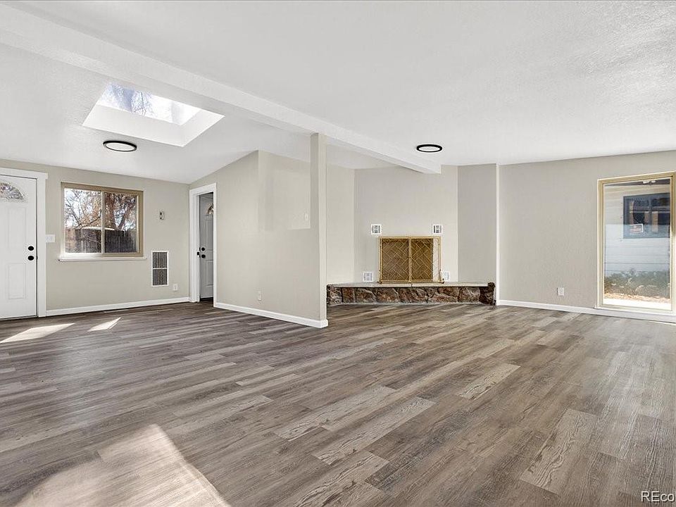 1st image of 635 W Prospect Road