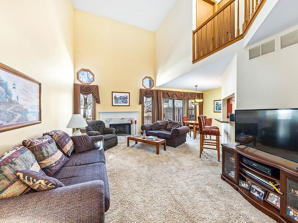 1st image of 27W274 Jefferson Ct #274