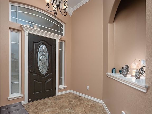 5th image of 6934 Round Table St