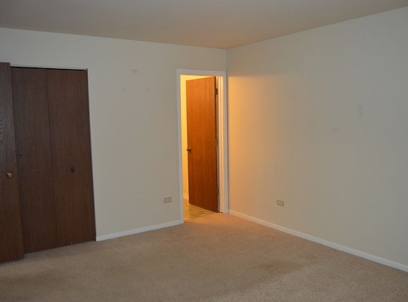 5th image of 827 Cross Creek Ct #Aa1
