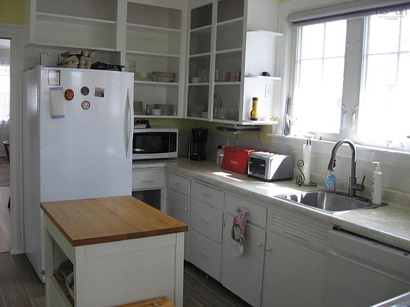 3rd image of 48 Park St