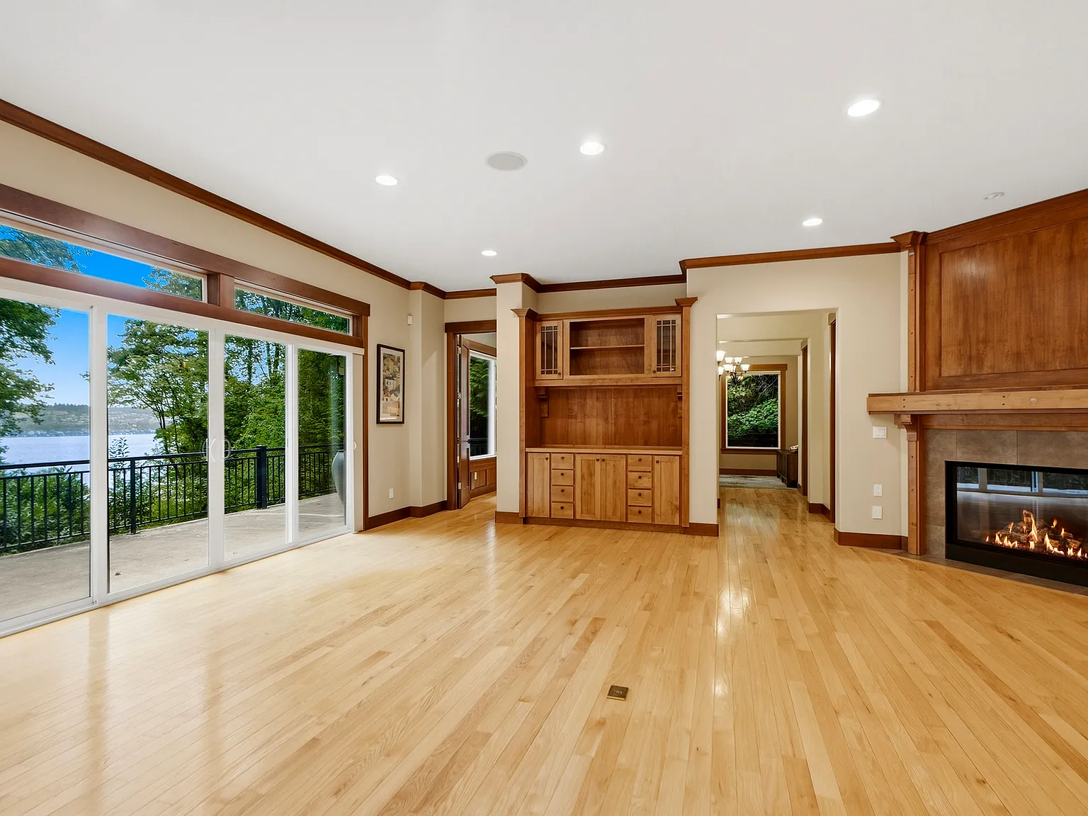 4 bed, 4560 sqft, $8,000 — Photo 3