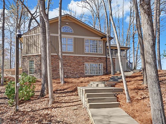 3rd image of 114 Blue Ridge Pl