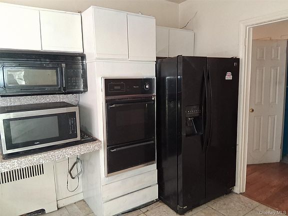 5th image of 3247 Hone Avenue