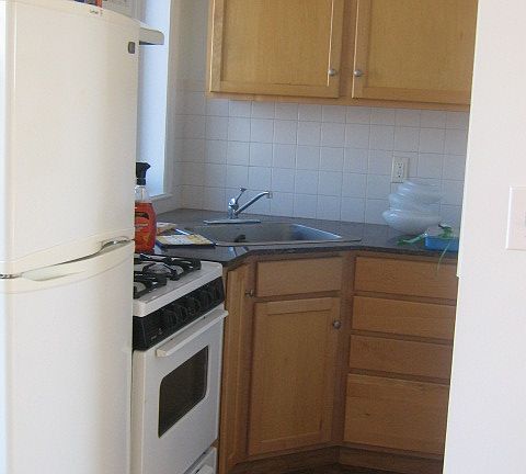4th image of 2658 30th St