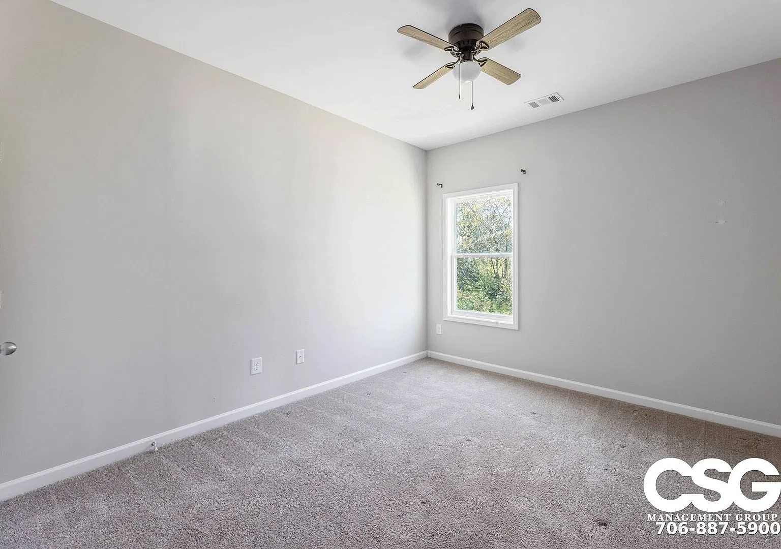 Welcome home to this spacious 4-bedroom, 2-bath home located in Fort Mitchell — Photo 4