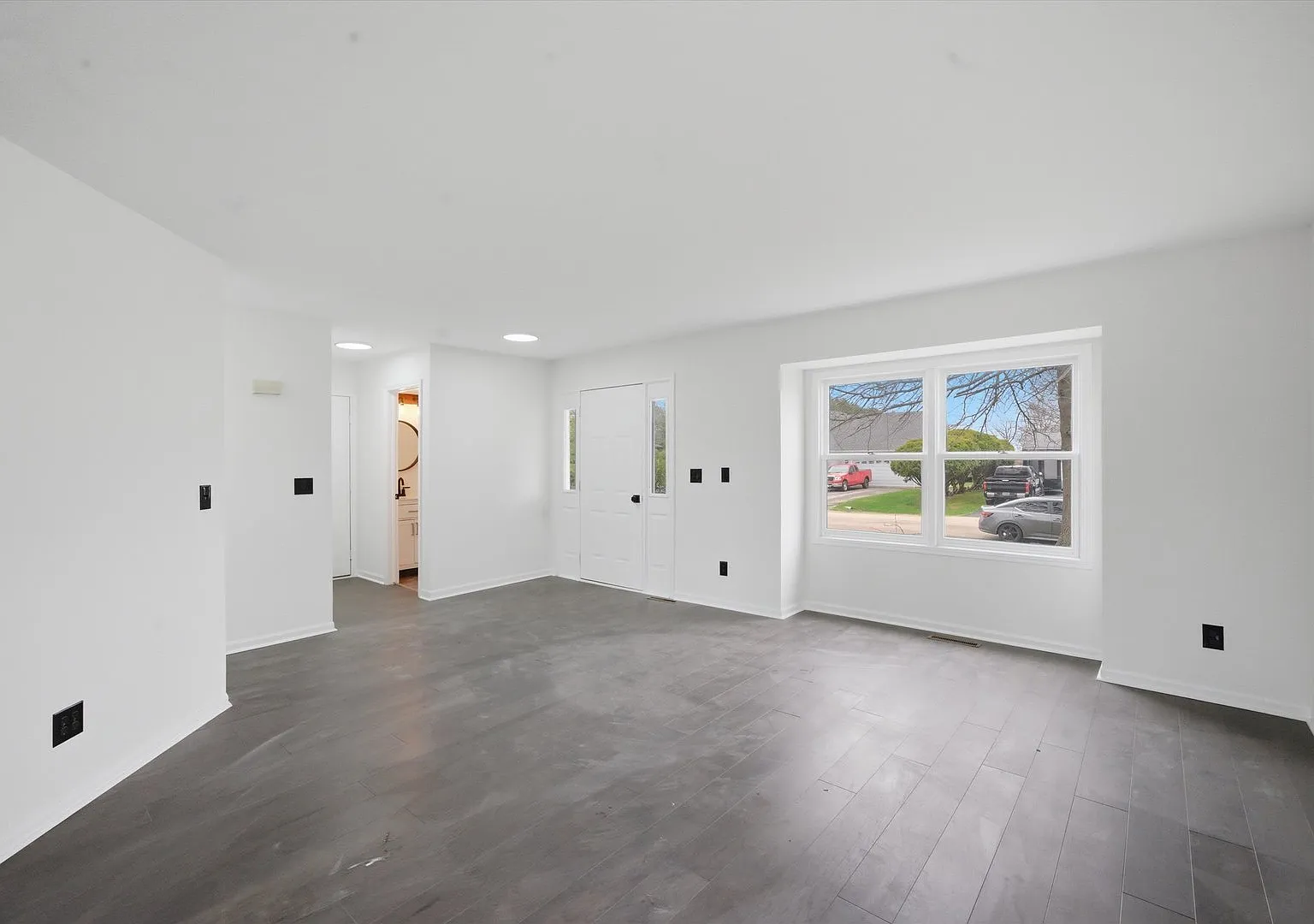 3 bed, 1.5 bath, 1440 sqft, $2,175 — Photo 2
