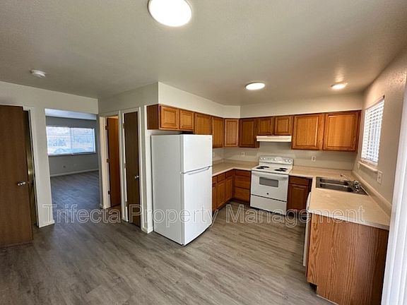 5th image of 2121 35th Ave APT 16