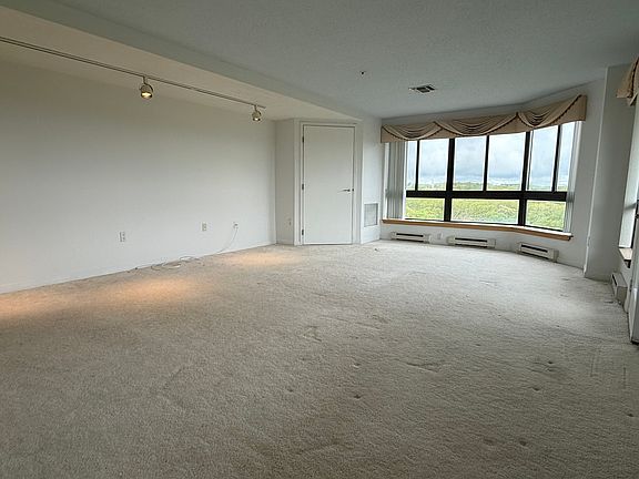 3rd image of 198 Burkhall St #505