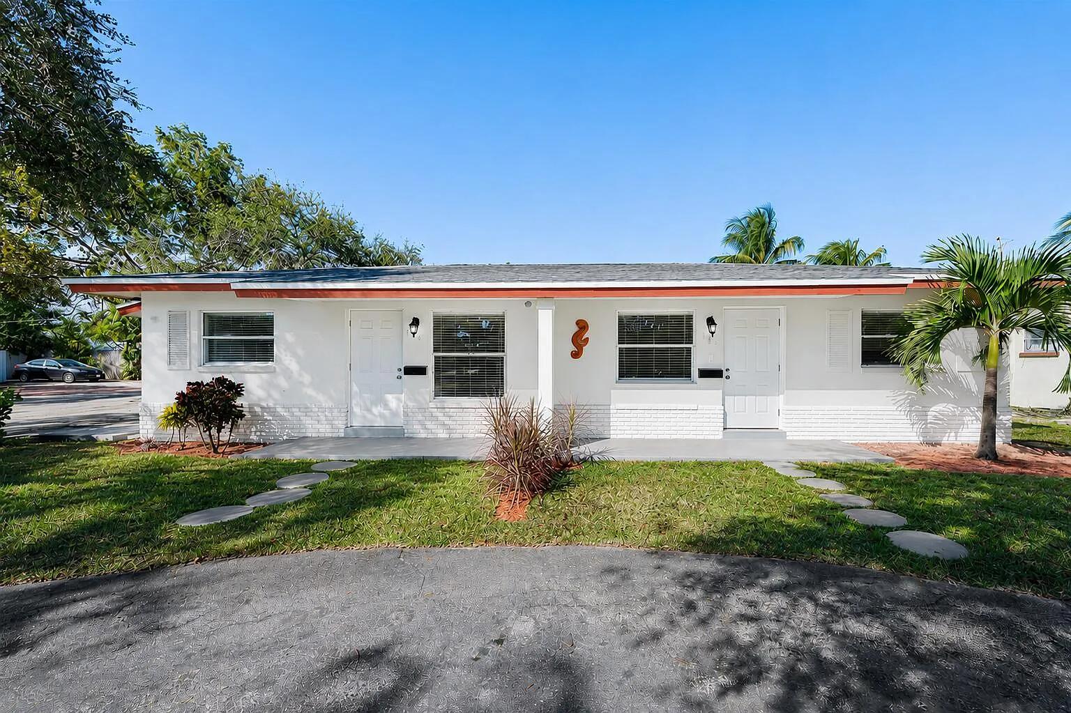2 bed, 1.0 bath, 900 sqft, $2,050 — Photo 1