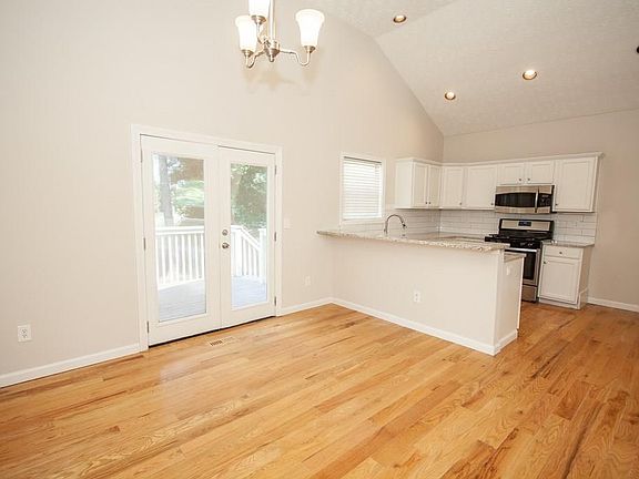 3rd image of 7044 Surrey Dr